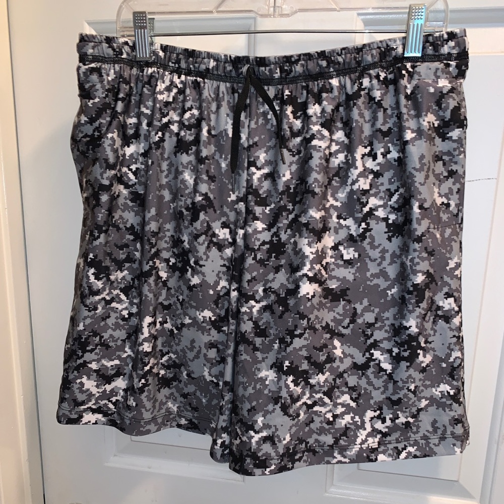 Mens performance shorts with compression liner